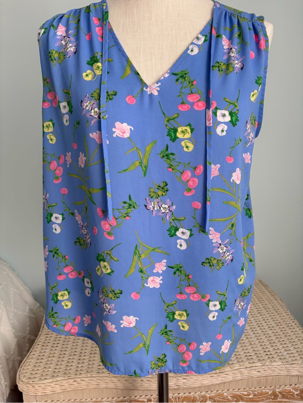 LOFT Blue Floral V-Neck Sleeveless Blouse